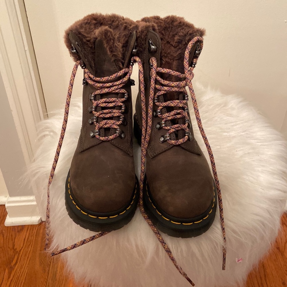 NWT Dr Marten 1460Serena brown faux fur lined boots sz 7